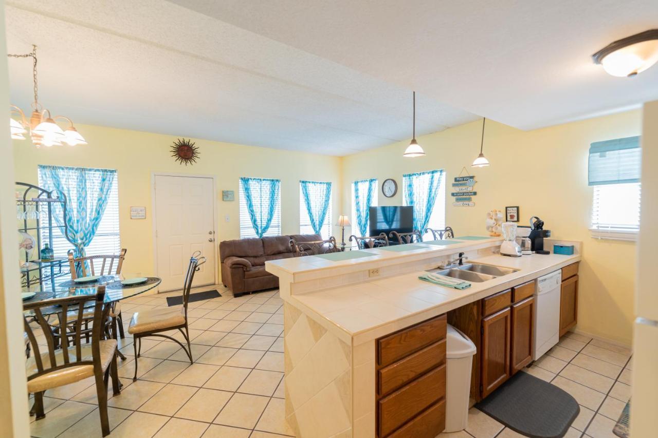 Affordable Spi Family Condo - Walking Distance To The Beach, Sleeps 6, Third Floor, 2025 Traveler Award South Padre Island